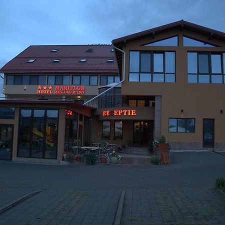 Hotel Mariflor Gherla Exteriér fotografie